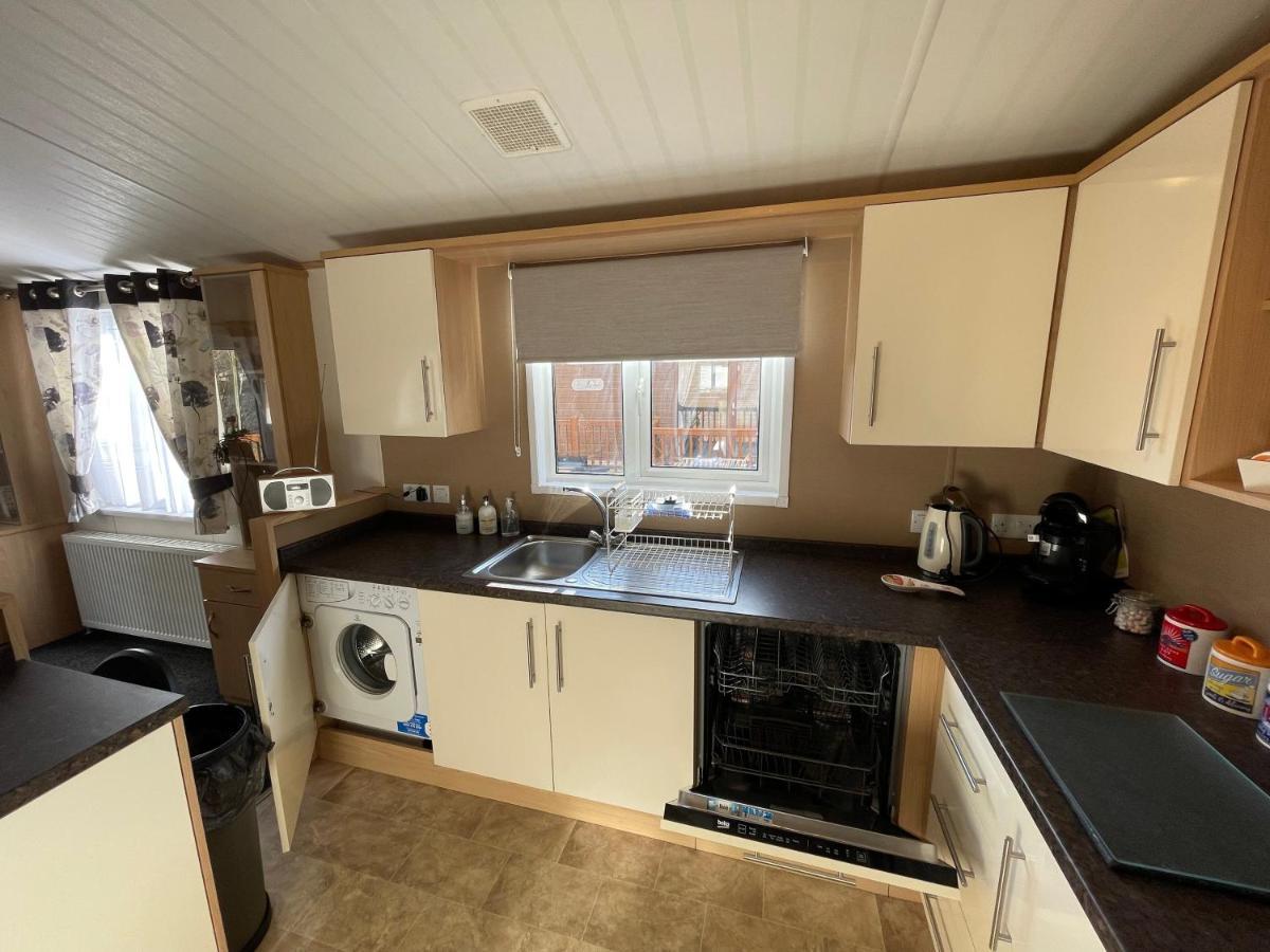 Rudd Lake Luxury Lakeside Lodge With Fishing & Hot Tub@Tattershall Exterior photo